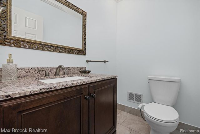 6240 Wynford Drive, West Bloomfield, MI 48322