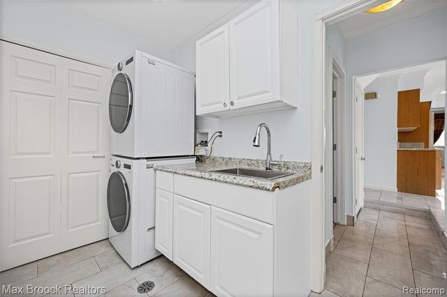 6240 Wynford Drive, West Bloomfield, MI 48322