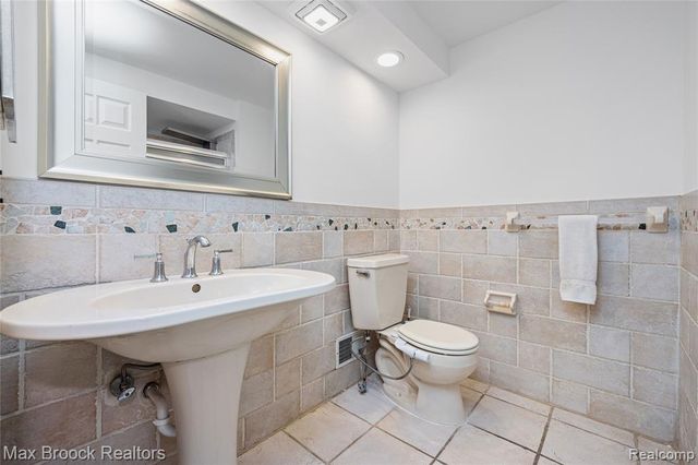 6240 Wynford Drive, West Bloomfield, MI 48322
