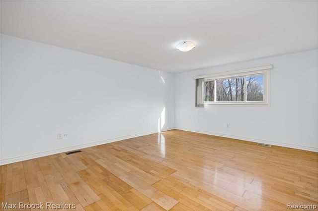 6240 Wynford Drive, West Bloomfield, MI 48322
