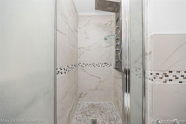 6240 Wynford Drive, West Bloomfield, MI 48322
