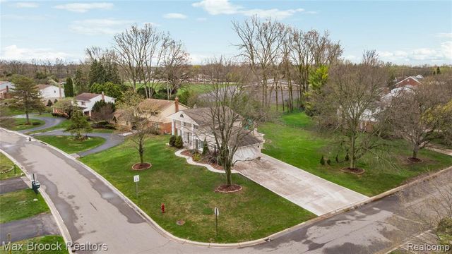 6240 Wynford Drive, West Bloomfield, MI 48322