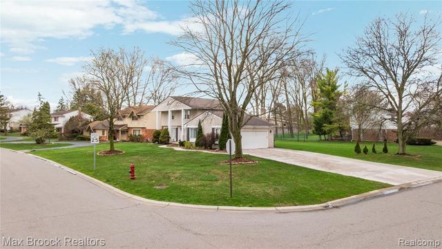 6240 Wynford Drive, West Bloomfield, MI 48322