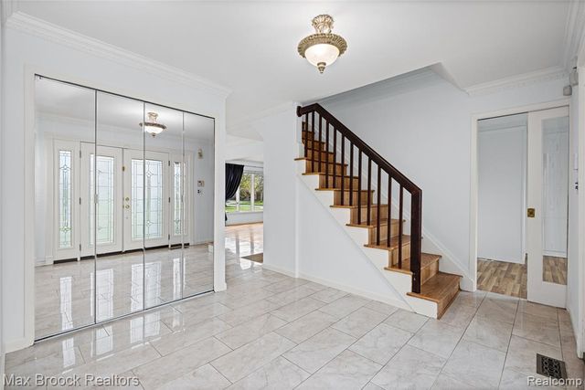 6240 Wynford Drive, West Bloomfield, MI 48322