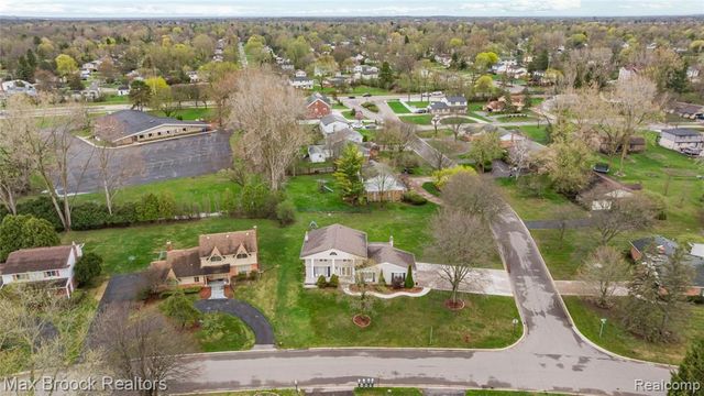 6240 Wynford Drive, West Bloomfield, MI 48322