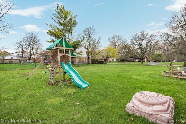 6240 Wynford Drive, West Bloomfield, MI 48322