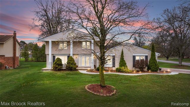 6240 Wynford Drive, West Bloomfield, MI 48322