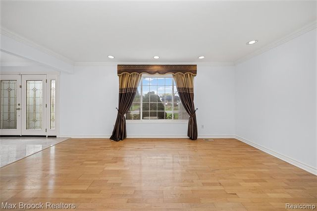6240 Wynford Drive, West Bloomfield, MI 48322