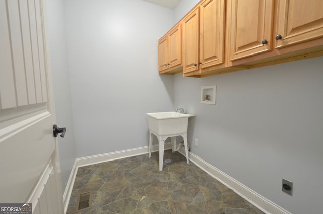 438 Highland Lakes Drive, Eastman, GA 31023