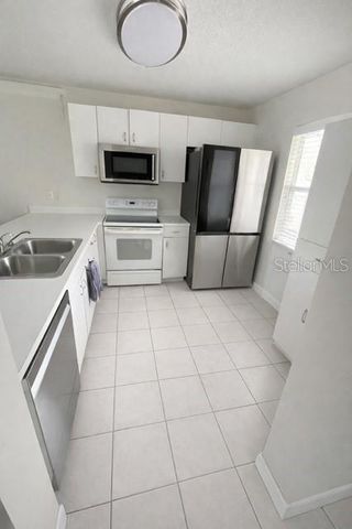 9030 LAKE PLACE LANE, Tampa, FL 33634