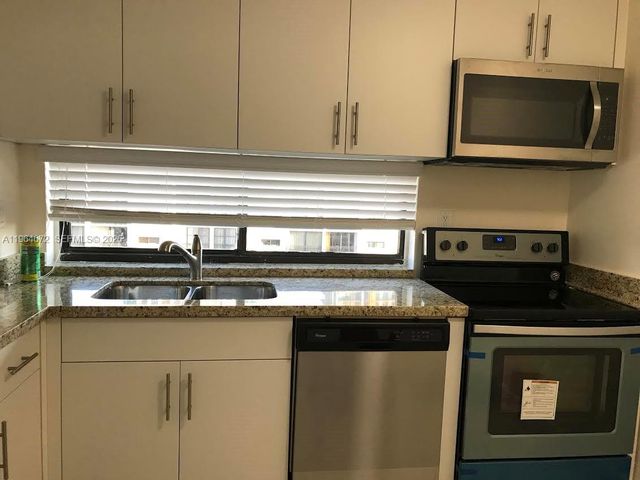 16919 N Bay Rd 816, Sunny Isles Beach, FL 33160