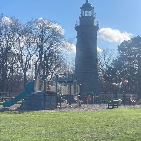 323 LIGHTHOUSE Street, Erie, PA 16507