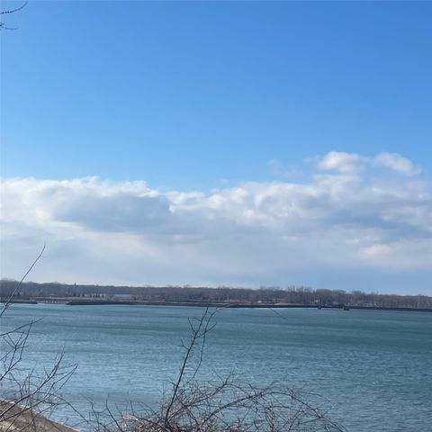 323 LIGHTHOUSE Street, Erie, PA 16507