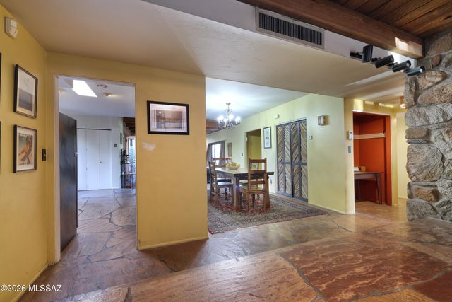 7600 N Village Avenue, Tucson, AZ 85704