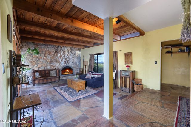 7600 N Village Avenue, Tucson, AZ 85704