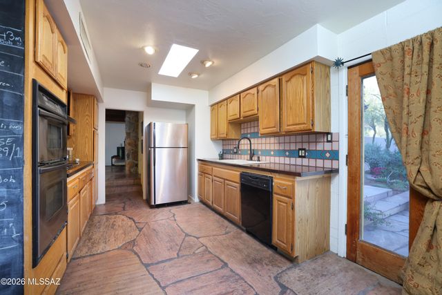7600 N Village Avenue, Tucson, AZ 85704