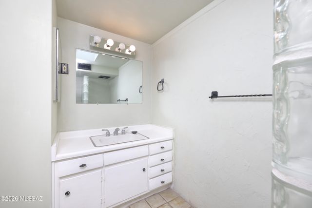 7600 N Village Avenue, Tucson, AZ 85704