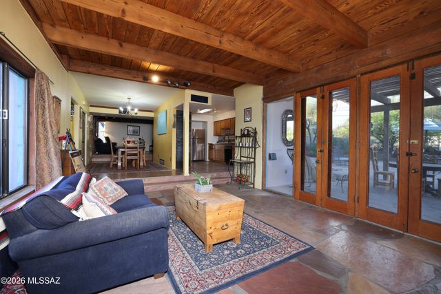 7600 N Village Avenue, Tucson, AZ 85704