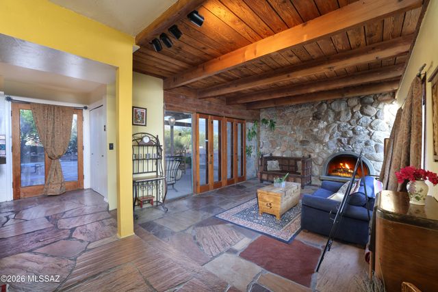 7600 N Village Avenue, Tucson, AZ 85704