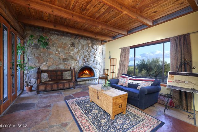 7600 N Village Avenue, Tucson, AZ 85704