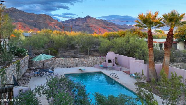 7600 N Village Avenue, Tucson, AZ 85704