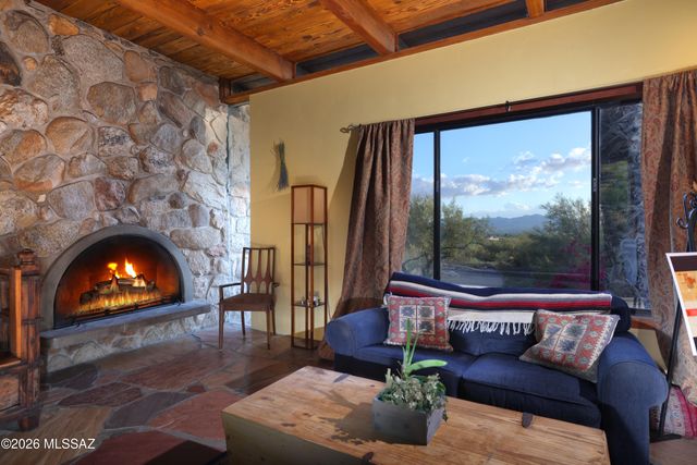 7600 N Village Avenue, Tucson, AZ 85704