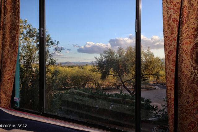 7600 N Village Avenue, Tucson, AZ 85704