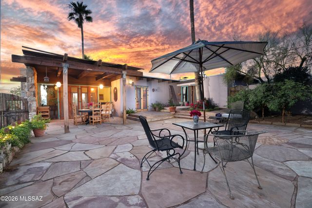 7600 N Village Avenue, Tucson, AZ 85704