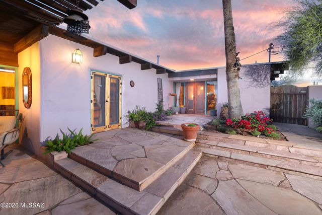 7600 N Village Avenue, Tucson, AZ 85704