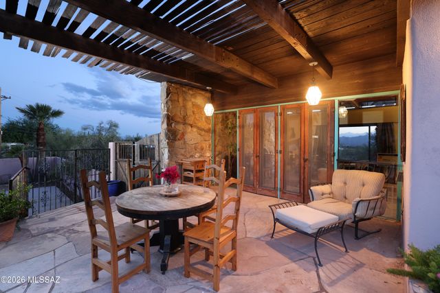7600 N Village Avenue, Tucson, AZ 85704