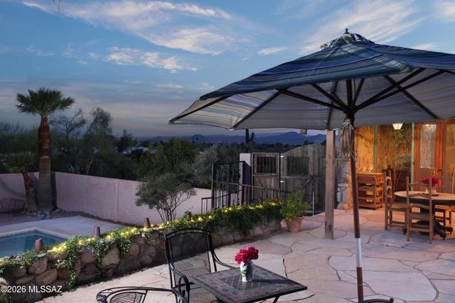 7600 N Village Avenue, Tucson, AZ 85704