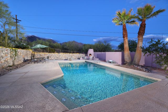 7600 N Village Avenue, Tucson, AZ 85704
