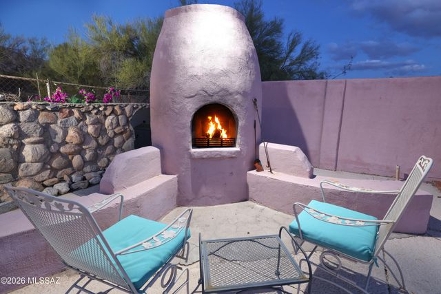 7600 N Village Avenue, Tucson, AZ 85704