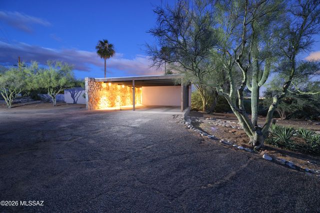 7600 N Village Avenue, Tucson, AZ 85704