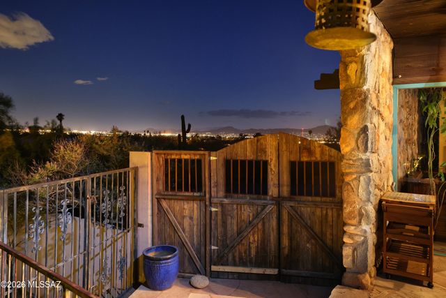 7600 N Village Avenue, Tucson, AZ 85704