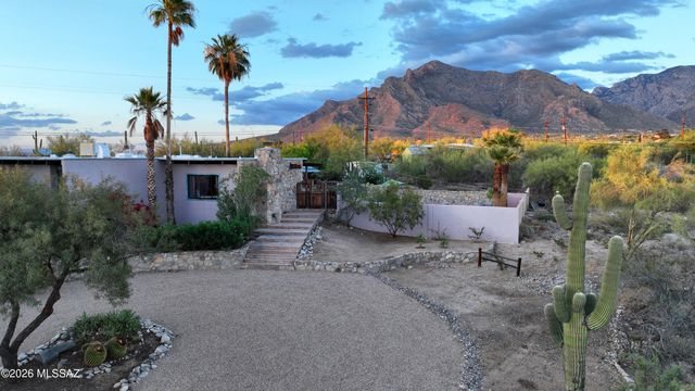 7600 N Village Avenue, Tucson, AZ 85704