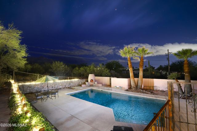 7600 N Village Avenue, Tucson, AZ 85704