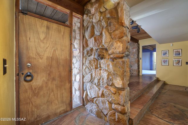 7600 N Village Avenue, Tucson, AZ 85704