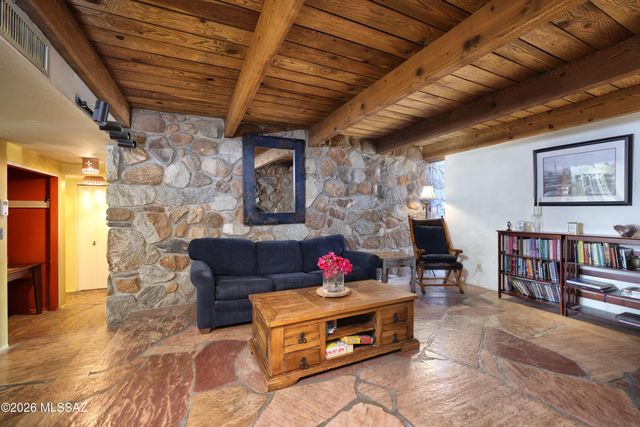 7600 N Village Avenue, Tucson, AZ 85704