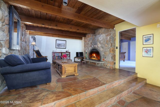 7600 N Village Avenue, Tucson, AZ 85704