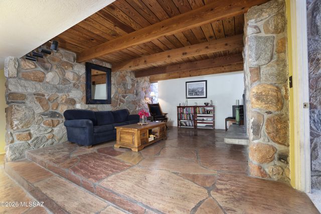7600 N Village Avenue, Tucson, AZ 85704