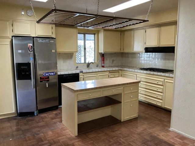 525 W >El Norte Pkwy 33, Escondido, CA 92026