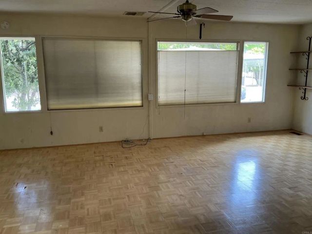 525 W >El Norte Pkwy 33, Escondido, CA 92026