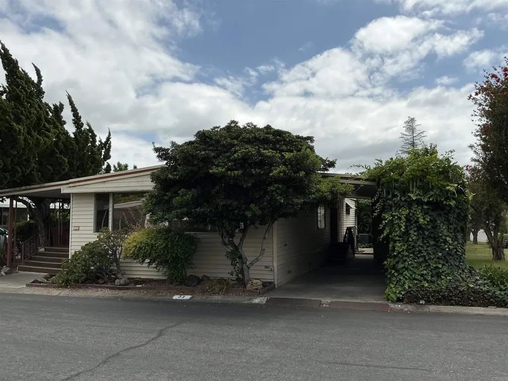 525 W >El Norte Pkwy 33, Escondido, CA 92026