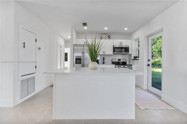 1044 NE 4th Ave, Homestead, FL 33030