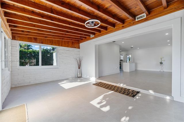 1044 NE 4th Ave, Homestead, FL 33030