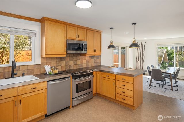 6028 31st Avenue NE, Seattle, WA 98115