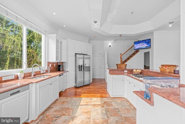 712 SWAN CREEK RD, Fort Washington, MD 20744