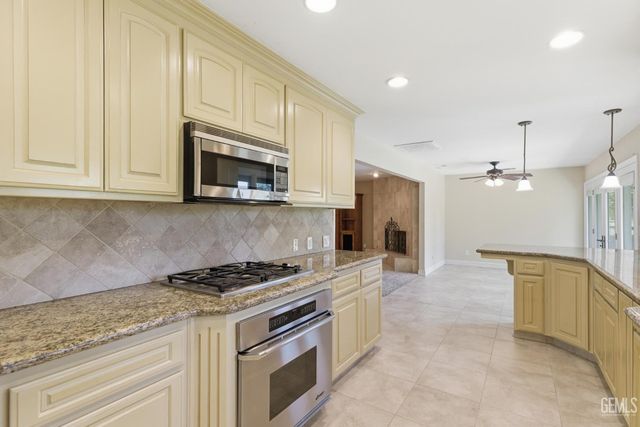 5813 Cypress Point Dr., Bakersfield, CA 93309