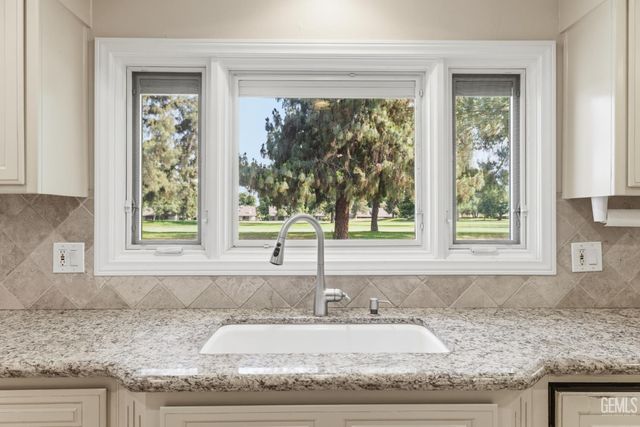 5813 Cypress Point Dr., Bakersfield, CA 93309